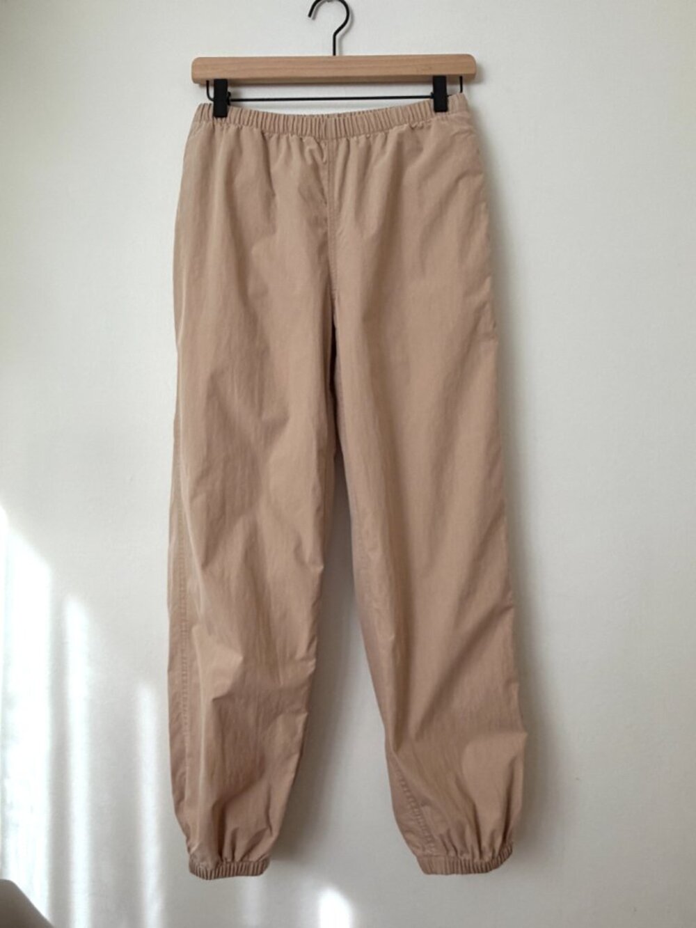 Aritzia TNA Deploy Parachute Pant in Humus Beige, Size 2XS
